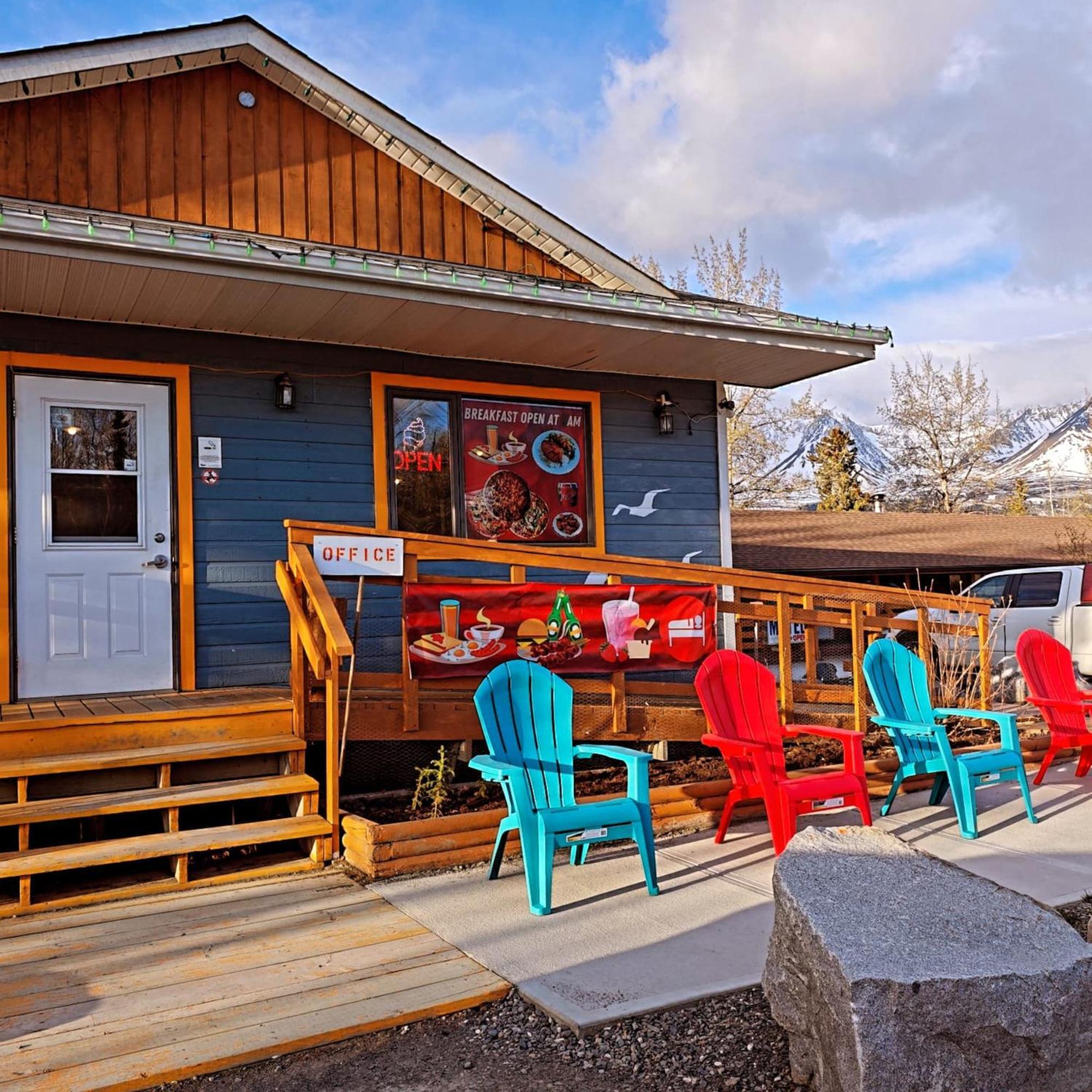 Cozy Corner Motel & Restaurant Haines Junction Eksteriør bilde