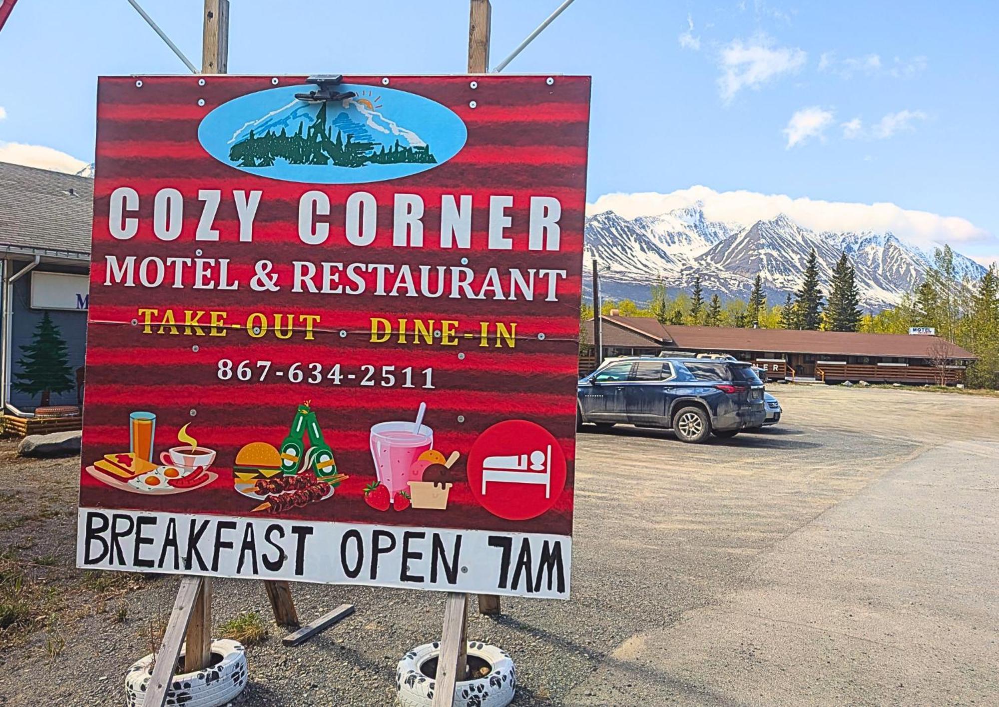 Cozy Corner Motel & Restaurant Haines Junction Eksteriør bilde